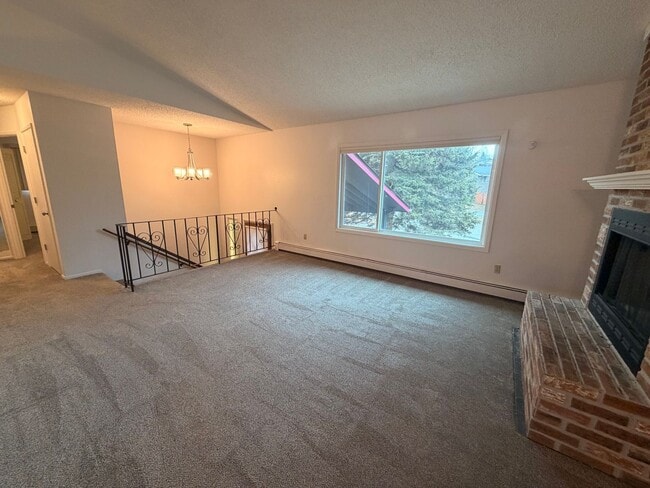 Foto del edificio - A beautiful and spacious (4) Bedroom home has what you need!