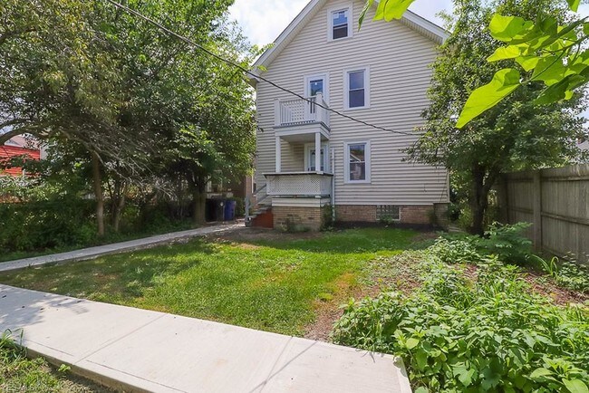 Foto del edificio - 4318 Clybourne Ave