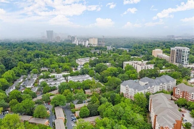 Building Photo - 100 Biscayne Dr NW