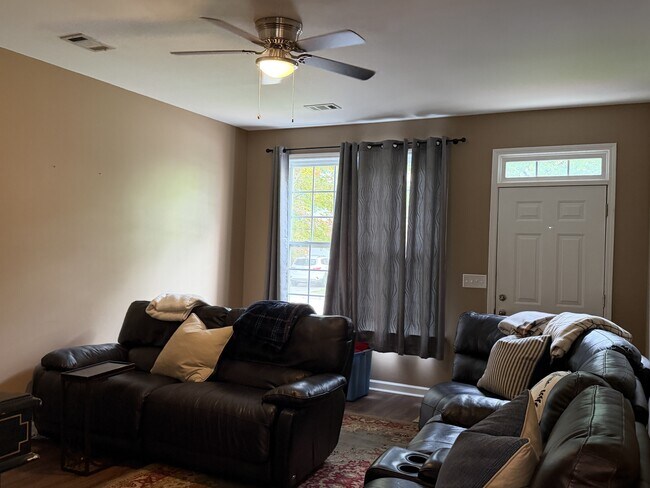 Foto del edificio - 374 Grayson Way