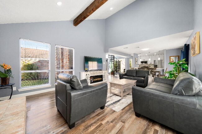 Building Photo - 12805 Westpark Dr