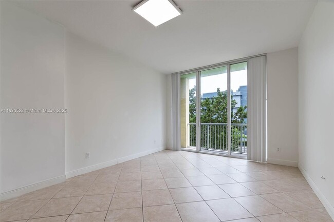 Foto del edificio - 1350 NW 8th Ct