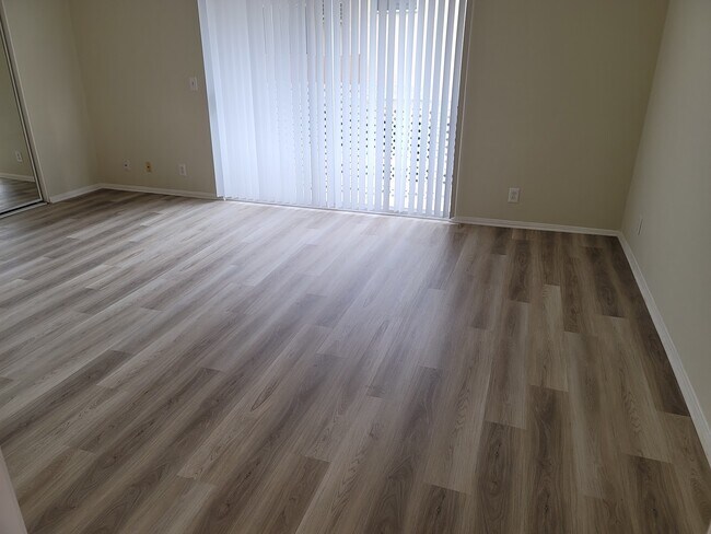 Foto del edificio - 1250 S Westgate Ave