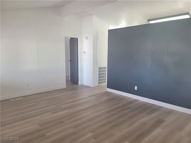 Building Photo - 1060 S Bunch St