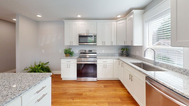 Foto del edificio - 1726 Forest Ave