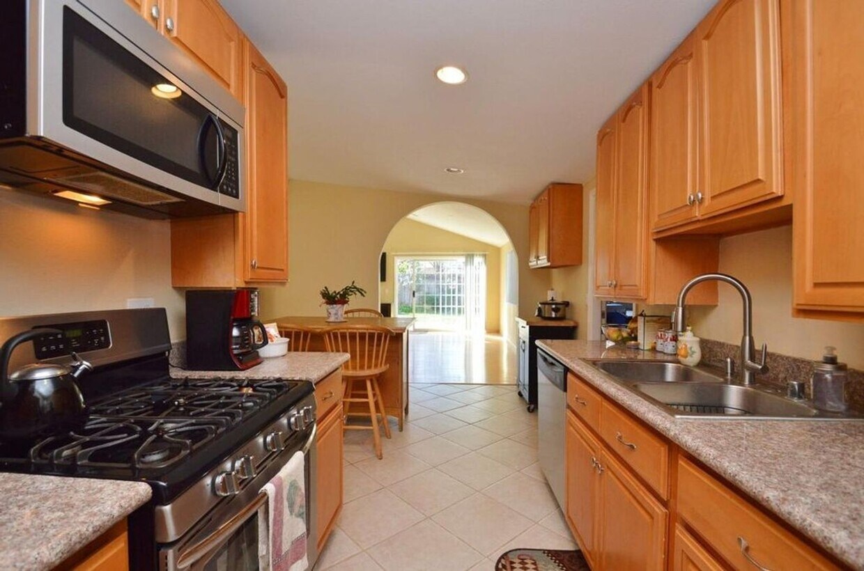 Foto principal - $3,490 / GORGEOUS CENTRAL FREMONT HOME COM...