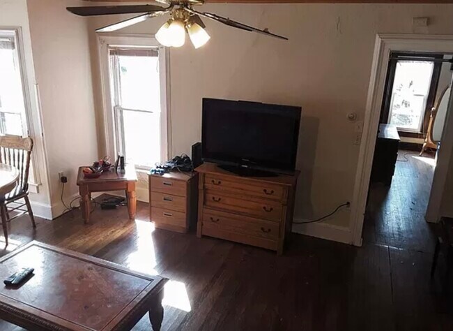 Building Photo - 58 Chestnut St