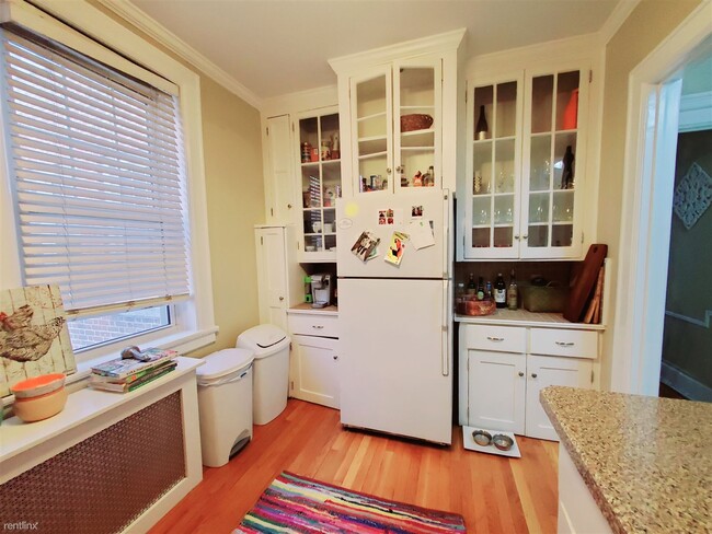 Building Photo - 2 br, 1 bath Condo - 639 Summer St Apt 21