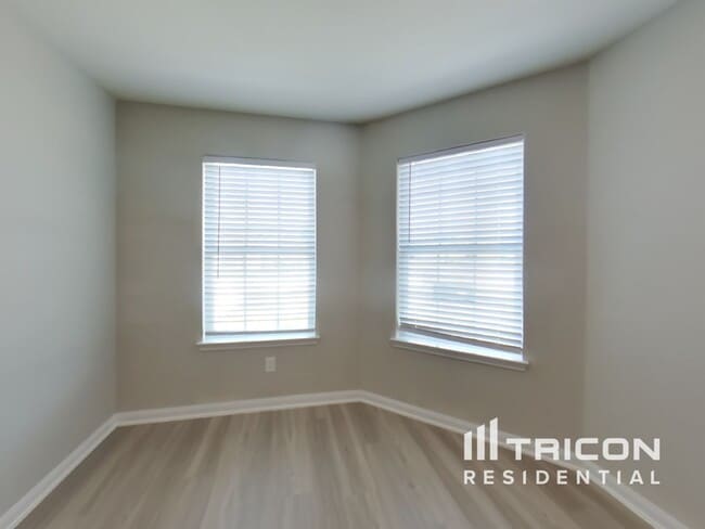 Building Photo - 23091 Bellini Dr