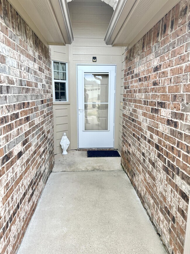 Foto del edificio - 4344 Spring Garden Dr