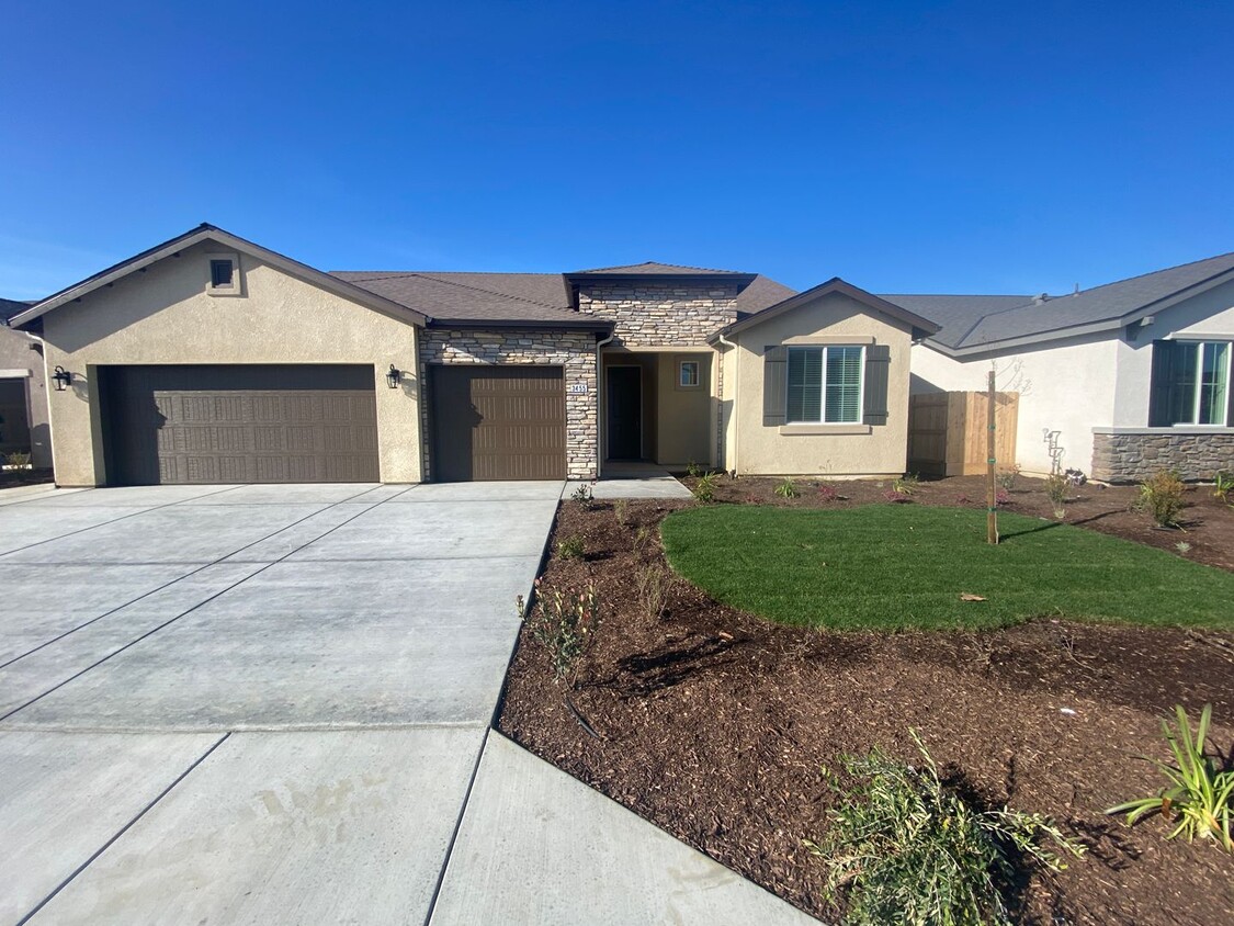 Foto principal - New 4 bedroom home available soon in Tulare!