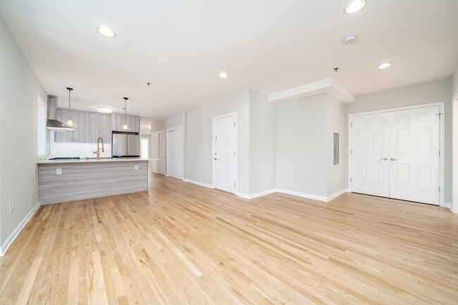 Building Photo - 133 Harrison St