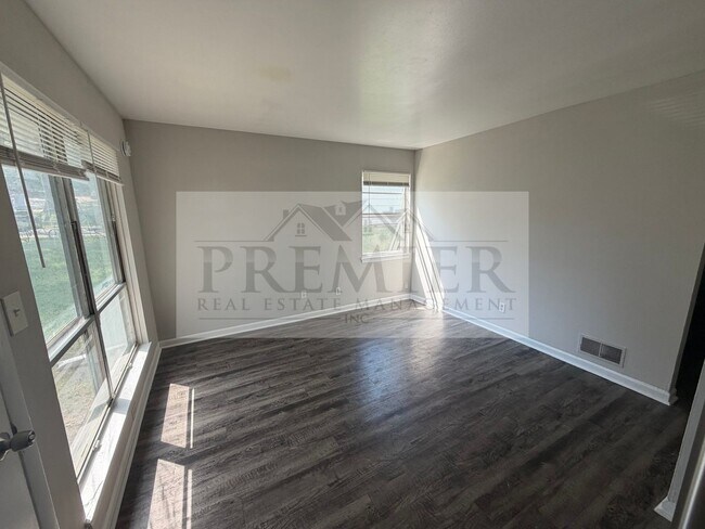 Foto del edificio - 6206 E 153 St