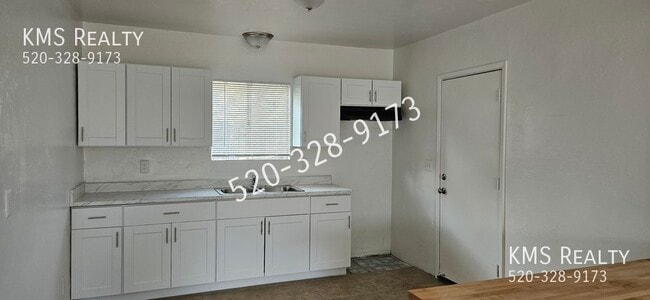 Building Photo - 2951 N Alvernon Way