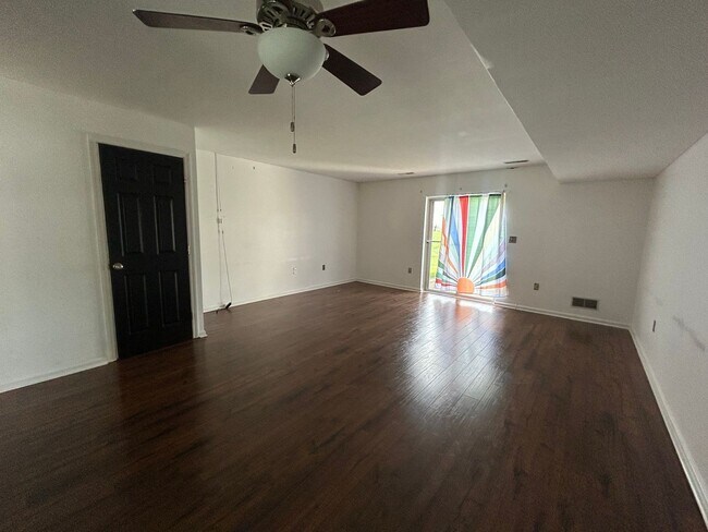 Building Photo - Townhome For Rent in Lancaster
