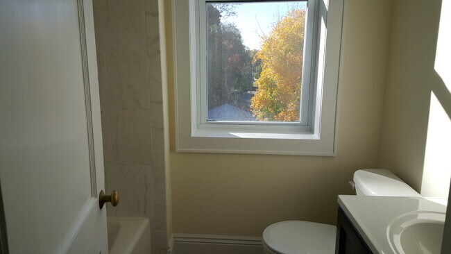 Foto del edificio - 817 Ringwood Ave