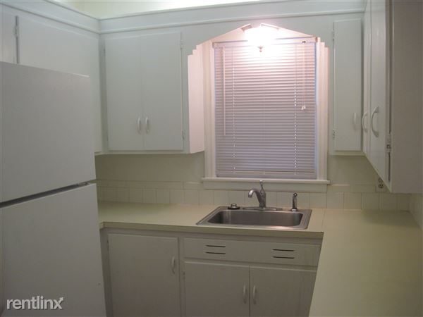 Building Photo - 433 N Pershing St