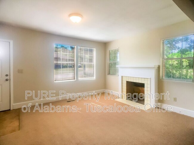 Building Photo - 413 26th Avenue E