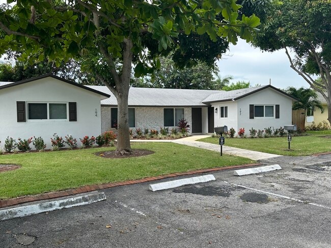 Foto del edificio - 192 SE 27th Ct