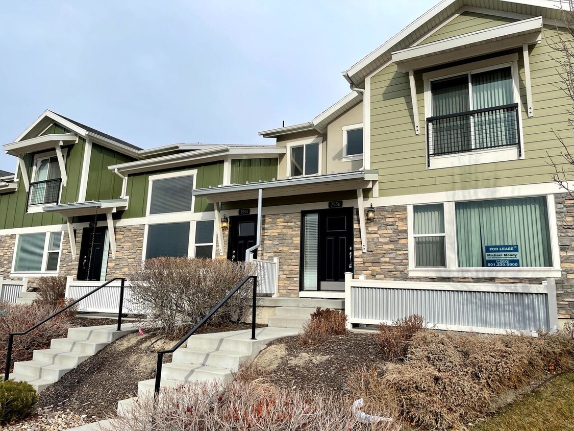 Primary Photo - Beautiful Midvale Townhome for rent!