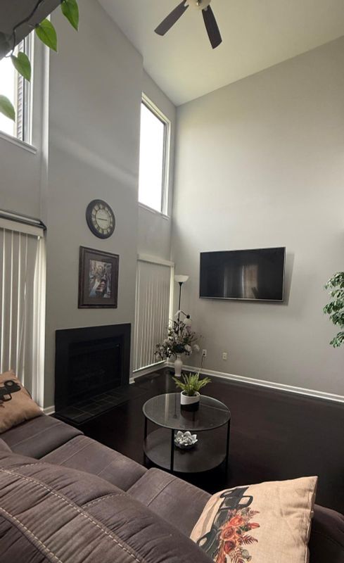 Foto del edificio - 735 Hamilton Ct