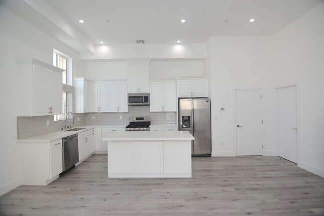 Foto del edificio - 7131 S La Cienega Blvd