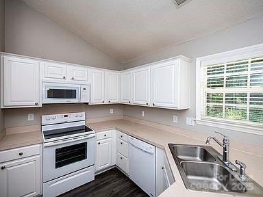 Building Photo - 2234 Pleasant Dale Dr
