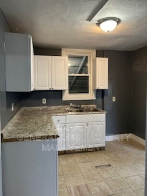 Foto del edificio - 319 W 18th St