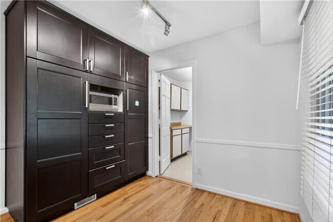 Foto del edificio - 4820 Summerford Dr