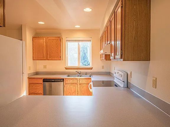 Building Photo - 1220 Avenue A