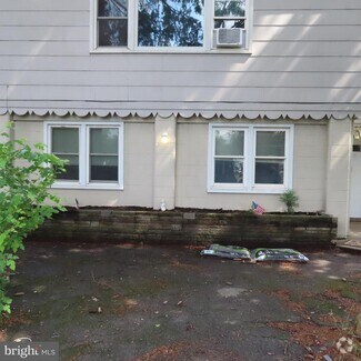 Building Photo - 11601 Buchanan Trail E