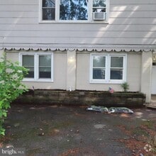 Building Photo - 11601 Buchanan Trail E