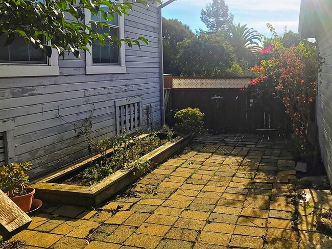 Photo - 3738-3742 Randolph Ave Apartment