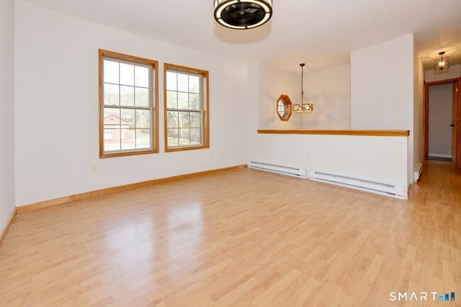 Foto del edificio - 81 Middletown Ave