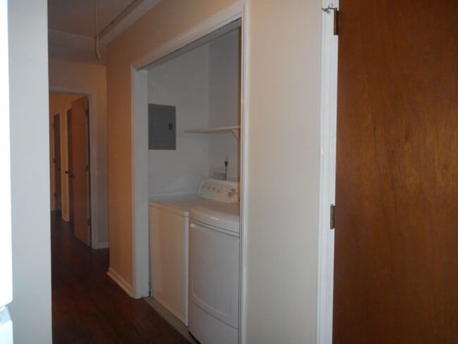 Building Photo - 3-bedroom, 2-bath Brick Home