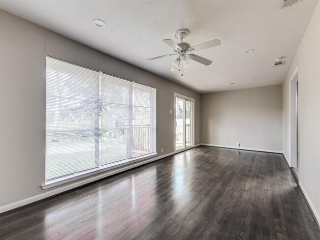 Building Photo - 741 Newberry Dr