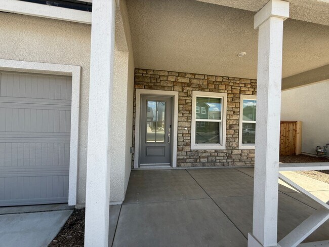 Foto del edificio - Brand new stunning 4-bedroom, 2.5-bathroom home in the desirable Clovis, CA
