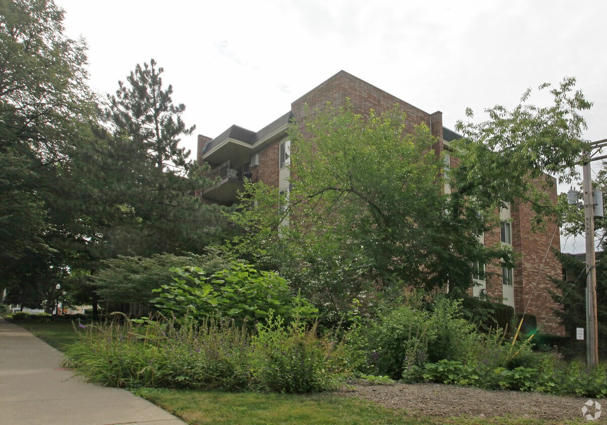 Foto del edificio - Forest Hill Condos