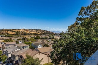 Building Photo - 20 Knoll Dr