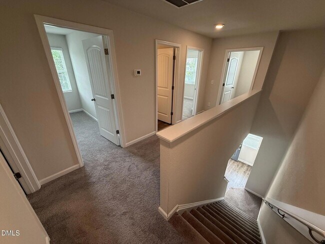Foto del edificio - 2097 Wiggins Village Dr
