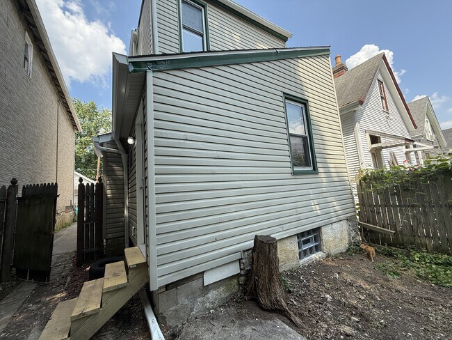 Building Photo - 2036 Mackoy St