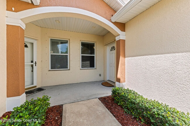Building Photo - 1020 Venetian Dr