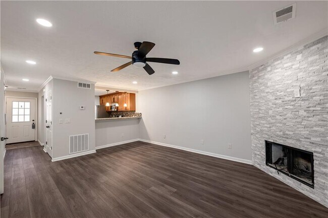 Foto del edificio - 3517 Kennesaw Station Dr