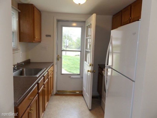 Foto del edificio - 1 br, 1 bath Apartment - 766 Central Ave