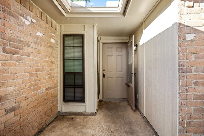 Foto del edificio - 16610 Carbridge Dr