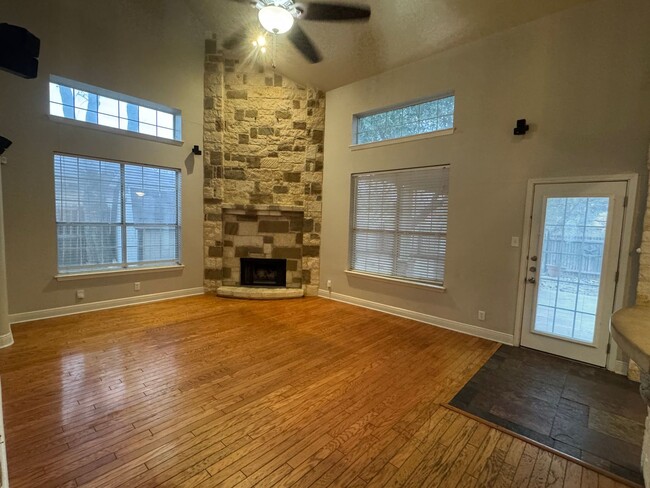 Building Photo - In Converse Texas 4 Bedroom 2 Bath Plus 2 ...