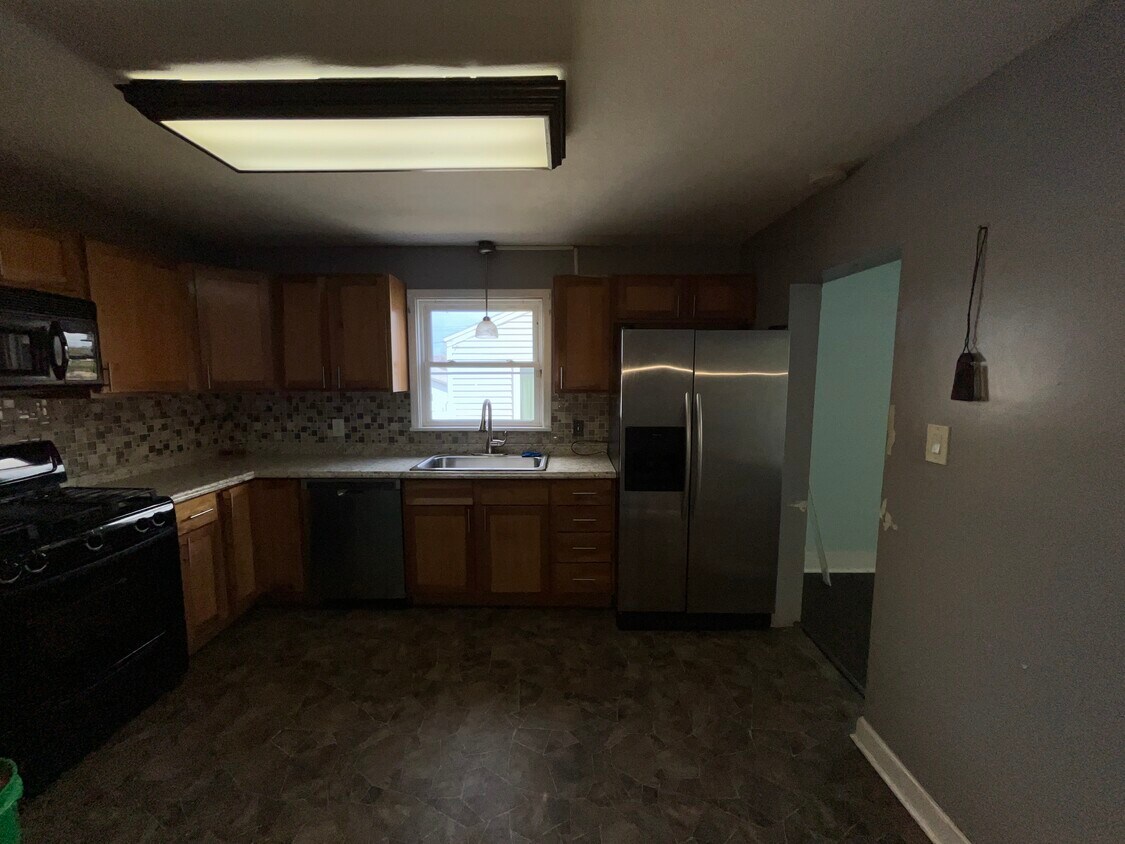 Foto principal - 1452 E Logan St