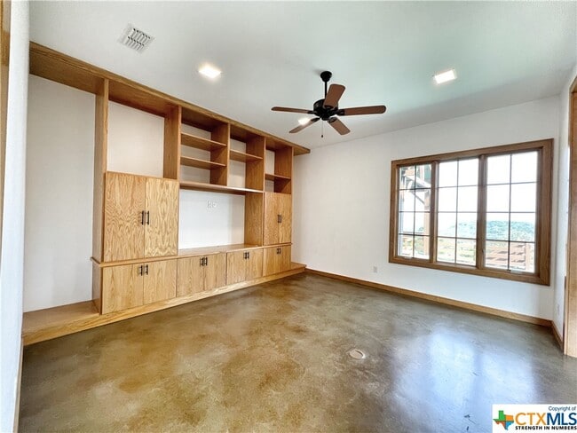 Building Photo - 2583 Summit Dr