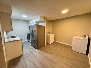 Building Photo - 228 SE 121st Rd