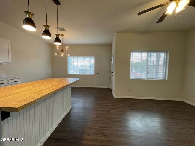 Foto del edificio - 9124 San Fernando Ct